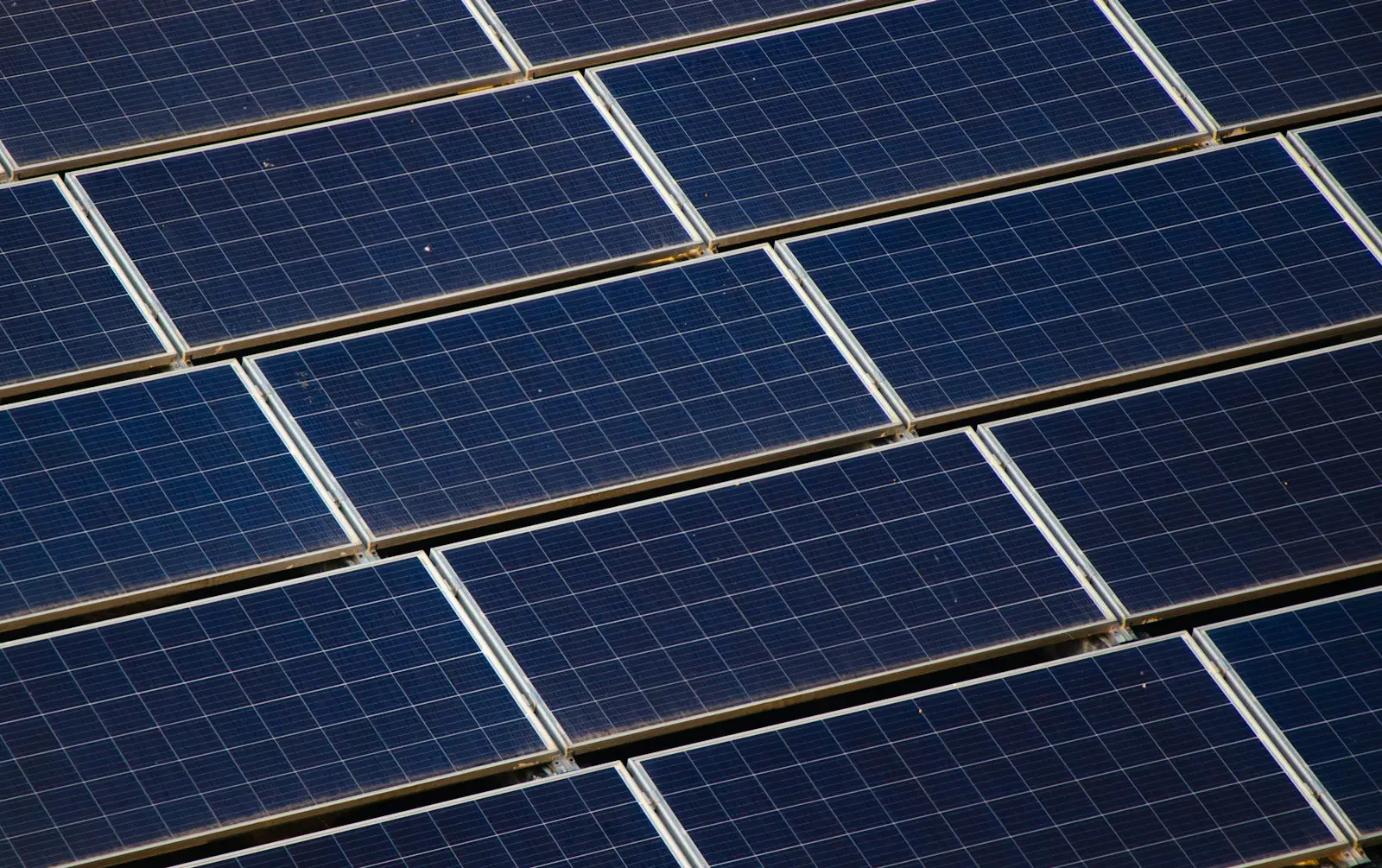 Panneau solaire hôtel : guide complet CHR 2026 rentabilité et loi APER