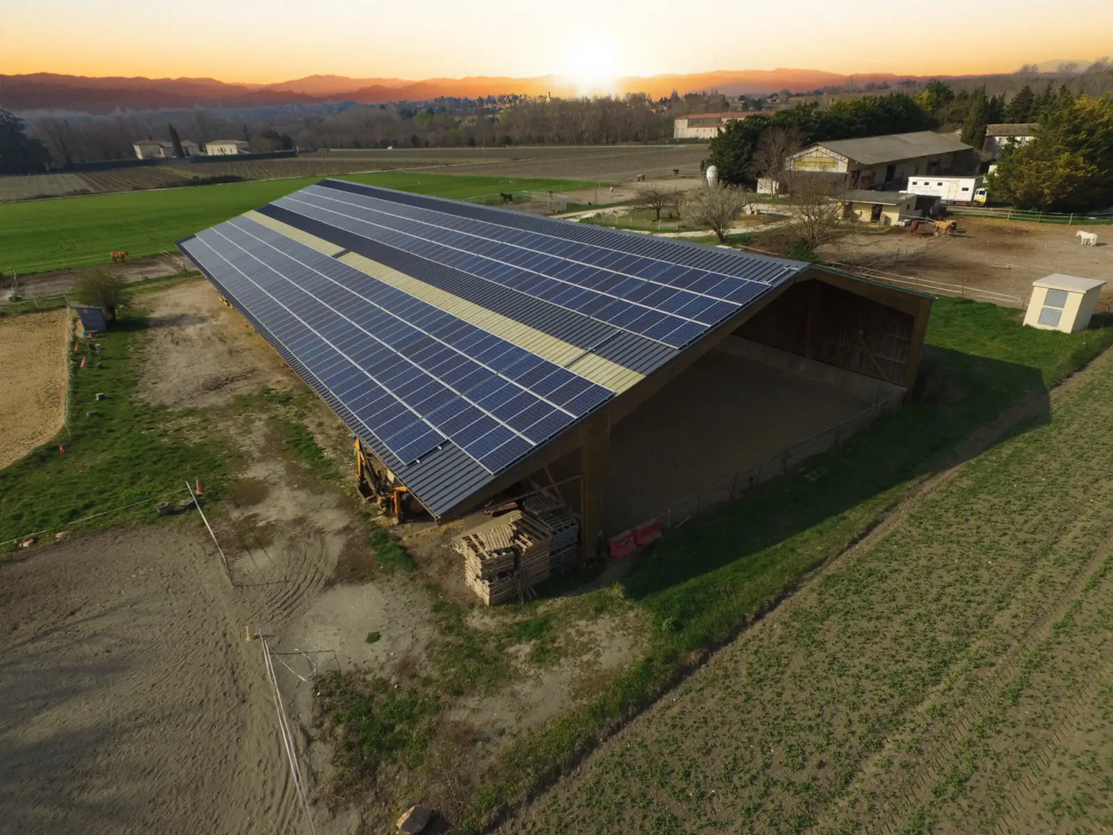 Hangar photovoltaïque agricole gratuit pour agriculteur en 2026